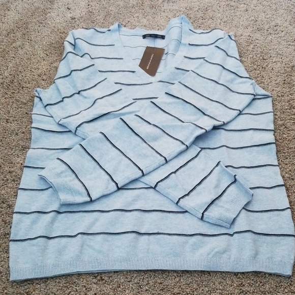 Sweater - Picture 1 of 2